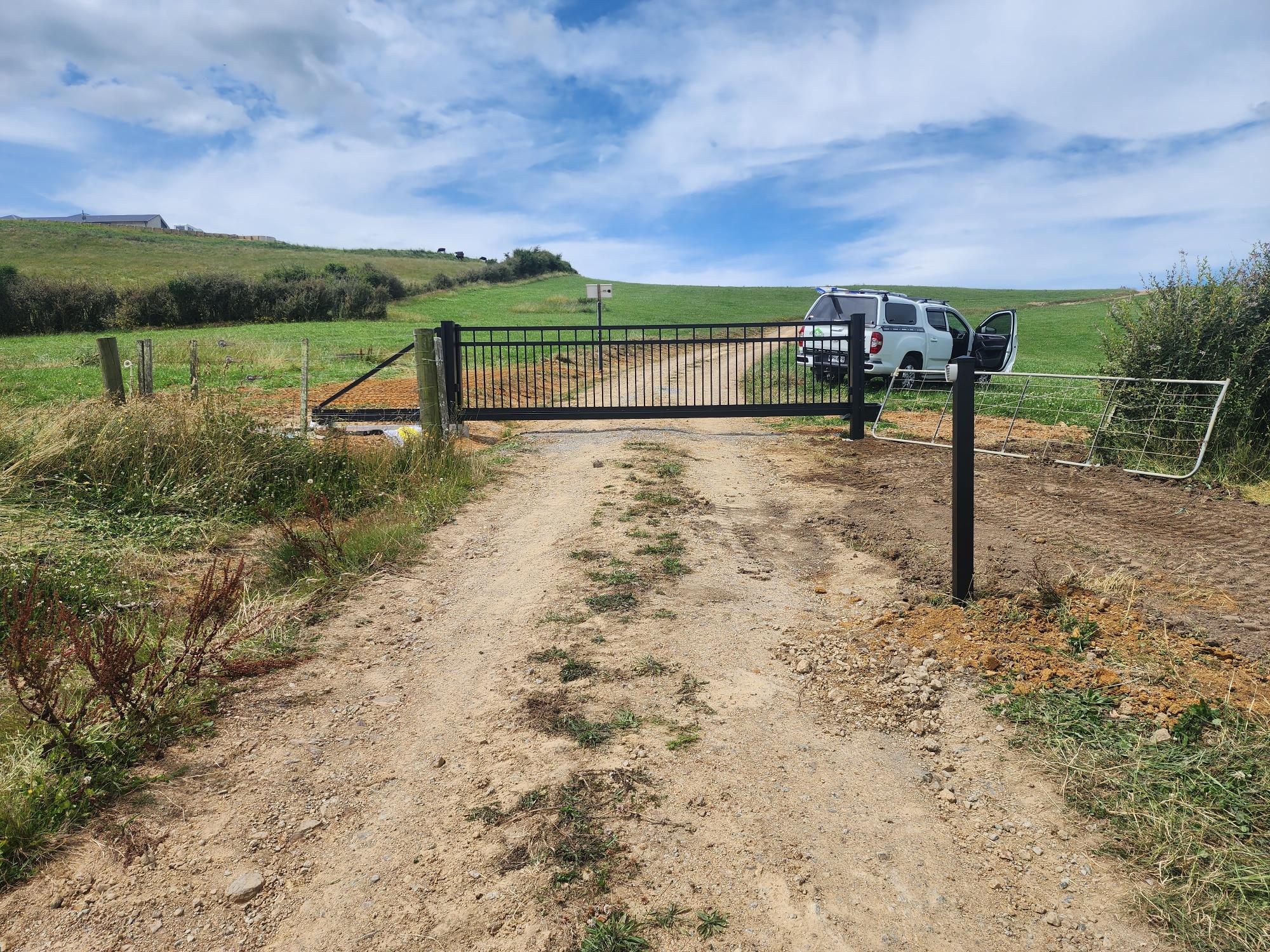 Cantilever Gate Flat Top