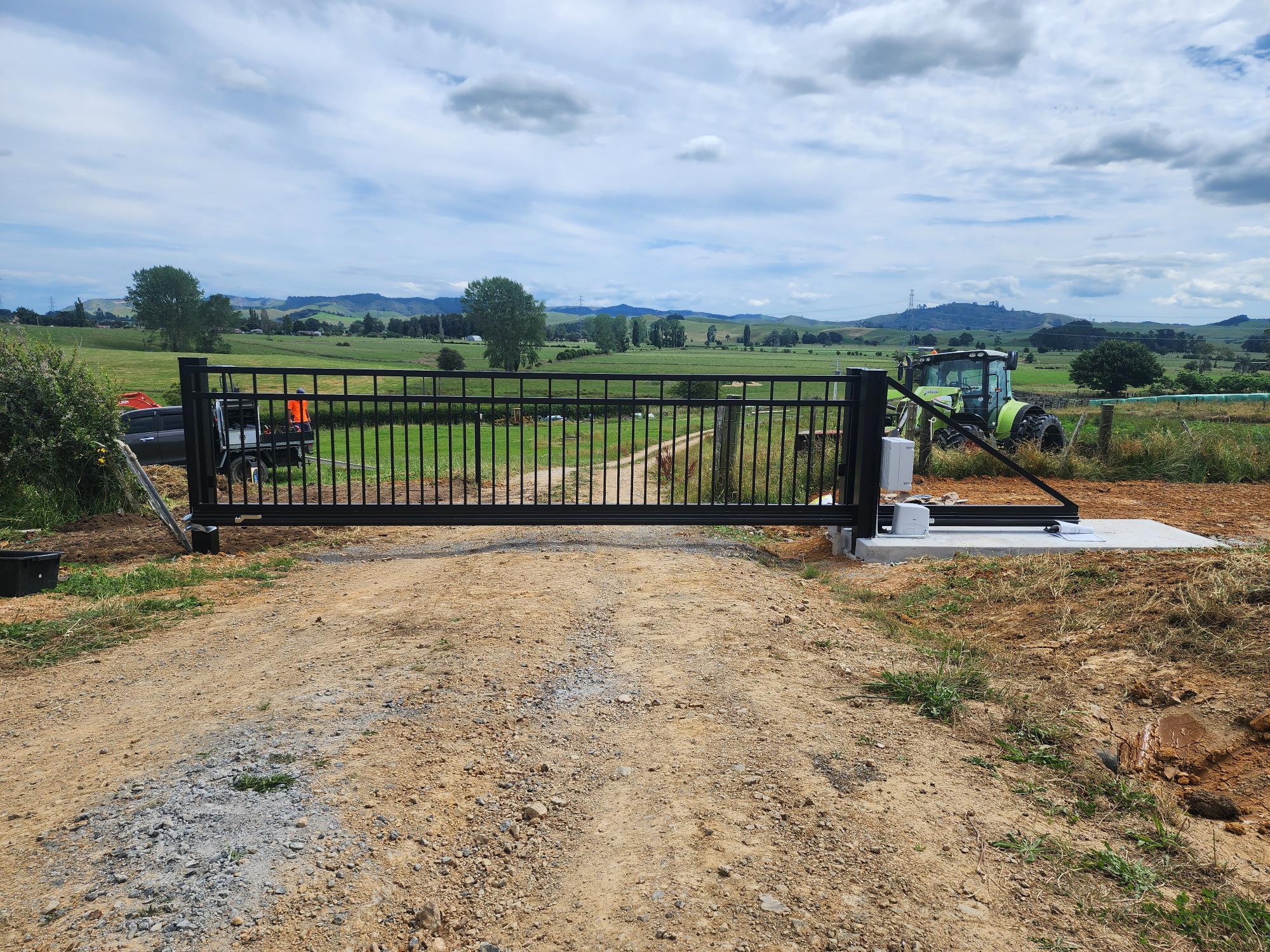 Modern Fencing Cantilever Gate Flat Top